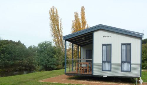 Three-Bedroom Cabin with River View