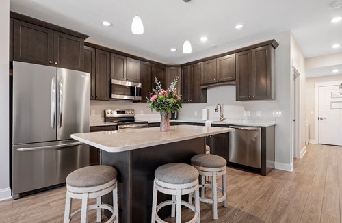 Traverse City Condo | ♛ 539 Bay St ⁀➷ 3BDR Lake View Penthouse Condo on West Bay ➠ 401W