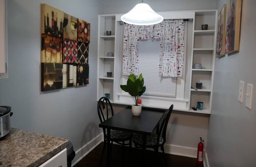 Toledo House | Comfy 3bedroom residential home w/indoor fireplace