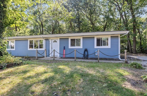 Michigan City Apartment | This 3 bedroom, 2 bathroom home is in a scenic area but closes to Indiana Dunes National Park.