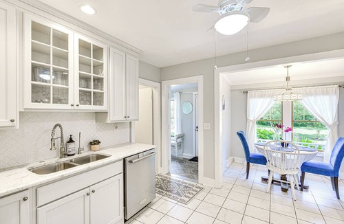 South Haven Cottage | Bright South Haven Cottage ~ 2 Mi to Beach!
