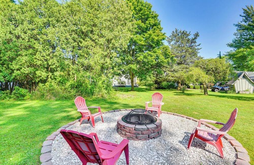 South Haven Cottage | Bright South Haven Cottage ~ 2 Mi to Beach!