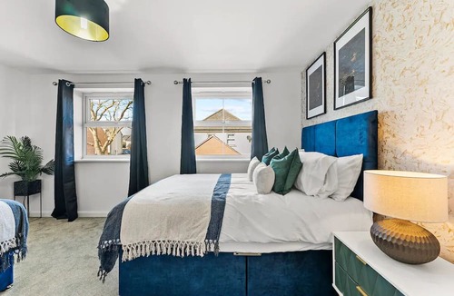 Patchway House | Urban Oasis: Luxe Bristol Home-Sleeps 14-Parking