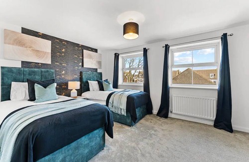 Patchway House | Urban Oasis: Luxe Bristol Home-Sleeps 14-Parking