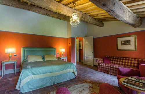 Capannori Villa | Lovely 6 BR Villa Nestled Among Olive Groves