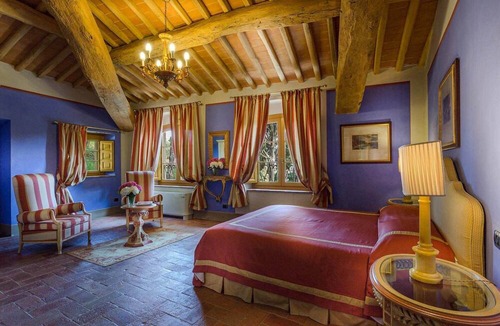 Capannori Villa | Lovely 6 BR Villa Nestled Among Olive Groves