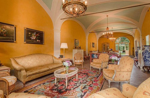 Capannori Villa | Lovely 6 BR Villa Nestled Among Olive Groves