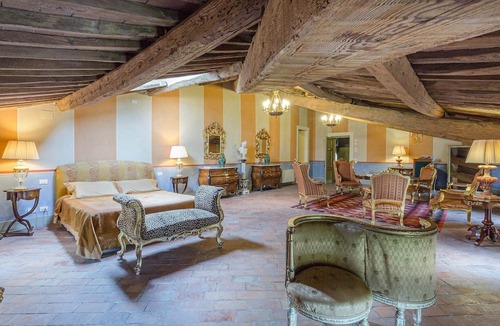 Capannori Villa | Elegant Hillside Villa With Panoramic Views