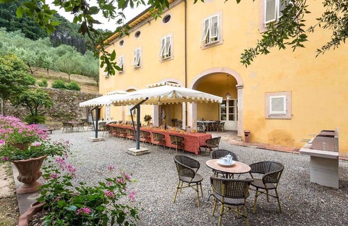 Capannori Villa | Elegant Hillside Villa With Panoramic Views