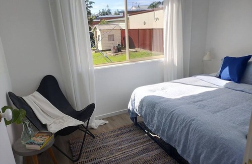 Eden House | Easy Walk to Beach & Town, pet friendly with SUPERHOSTS