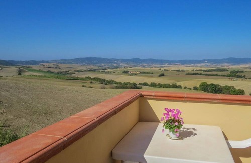Pomaia Apartment | "Pieve pomaia 32" mit Pool by Interhome