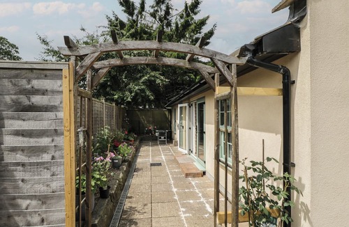 Combe Down Cottage | COSY COTTAGE, romantic, with a garden in Bath