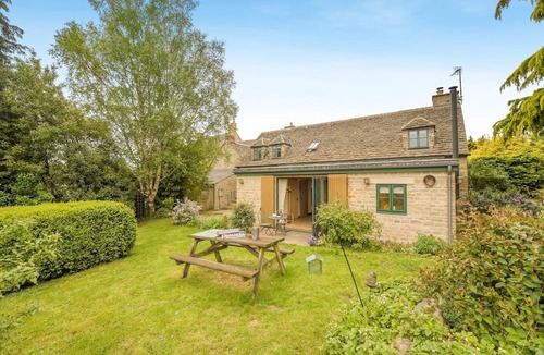 Elkstone Cottage | 3 Bed in Duntisbourne Abbots (oc-f42787)