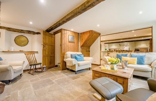 Elkstone Cottage | 3 Bed in Duntisbourne Abbots (oc-f42787)