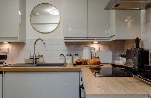 Warwick Town Centre Cottage | 2 Bed in Warwick (oc-c41051)