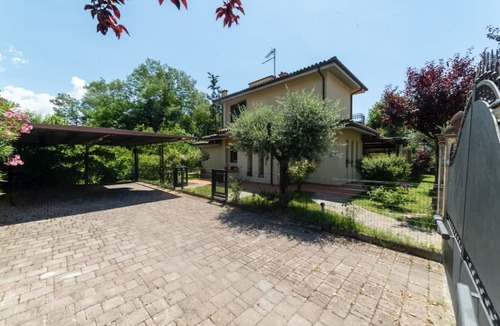 Massa Cottage | An Oasis of Peace Between Forte di Marmi and the Apuan Alps