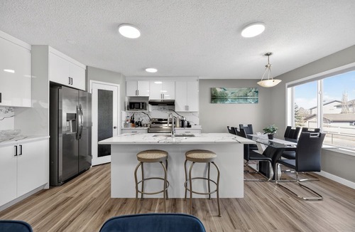 Airdrie House | Luxury Urban Oasis in Prime Location