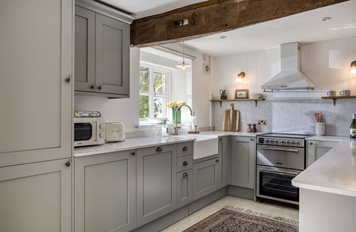 Bourton Cottage | Roundhill Farm Cottage - sleeps 4 guests in 2 bedrooms