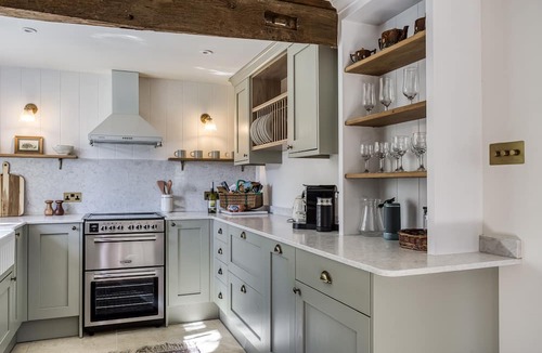 Bourton Cottage | Roundhill Farm Cottage - sleeps 4 guests in 2 bedrooms