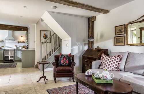 Bourton Cottage | Roundhill Farm Cottage - sleeps 4 guests in 2 bedrooms