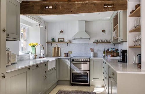 Bourton Cottage | Roundhill Farm Cottage - sleeps 4 guests in 2 bedrooms