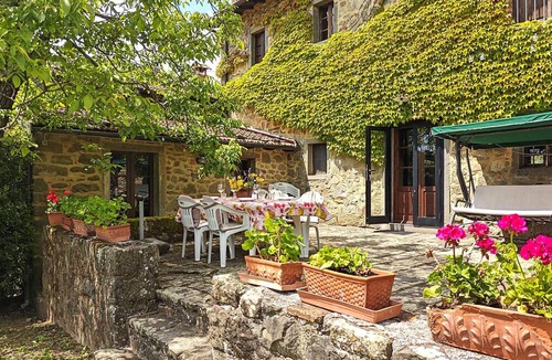Villa Collemandina House | Gorgeous home in Villa Collemandina