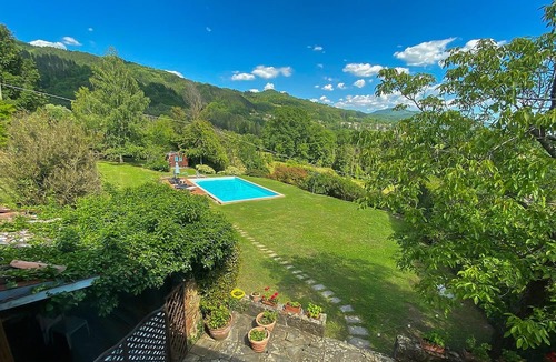Villa Collemandina House | Gorgeous home in Villa Collemandina