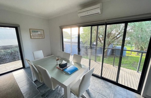 Venus Bay House | The Blue Pipi @ Venus Bay - Walk to beach/shops, pet friendly, free wifi.
