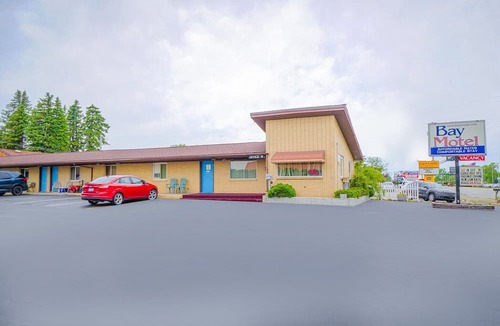 Bay City Apartment | 2 Full Bed | non smoking