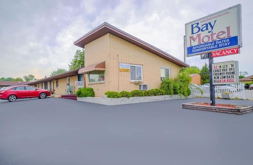 Bay City Apartment | 2 Full Bed | non smoking