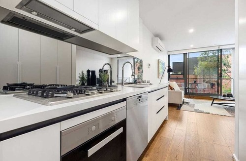 Balaclava Apartment | Balaclava Bliss: a chic apartment in the heart of Balaclava!
