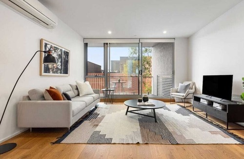 Balaclava Apartment | Balaclava Bliss: a chic apartment in the heart of Balaclava!