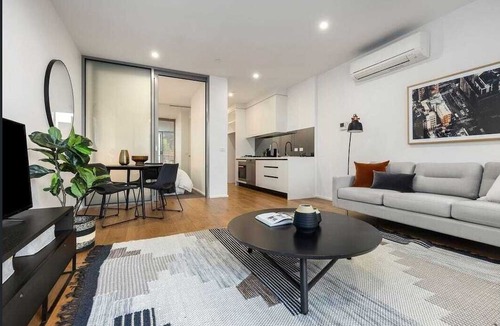 Balaclava Apartment | Balaclava Bliss: a chic apartment in the heart of Balaclava!
