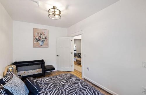 Mill Valley Apartment | Modern Retreat in Heart of Downtown Mill Valley