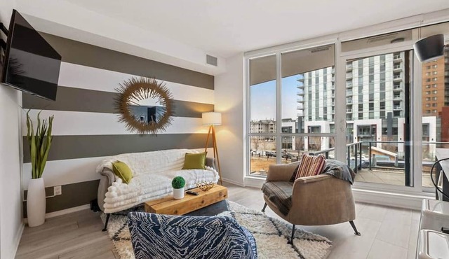 The Current - Chic East Village Condo - Near River