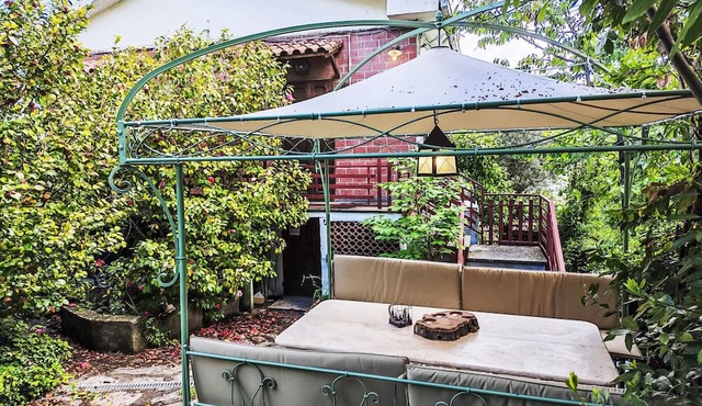 Wohnung 'Pink Holly' mit Terrasse by Interhome