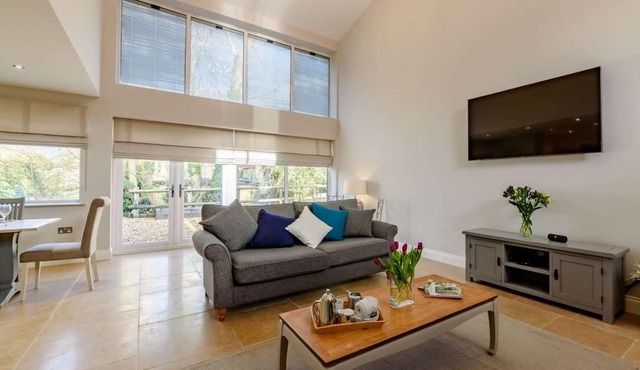 3 Bed in Shaw (oc-80598)
