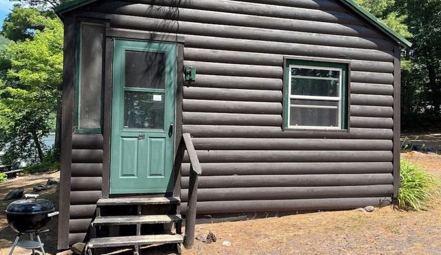 Charming Resort Cabin Steps from the Water and Campfire Evenings