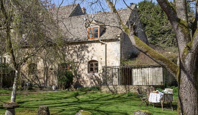 Roundhill Farm Cottage - sleeps 4 guests in 2 bedrooms