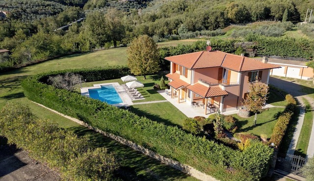 Beautiful private villa for 11 guests with WIFI, private pool, TV, terrace and pets allowed