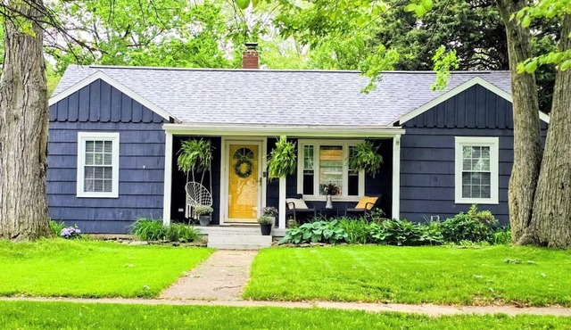 Cozy Perrysburg Retreat.Your Tranquil Downtown Escape