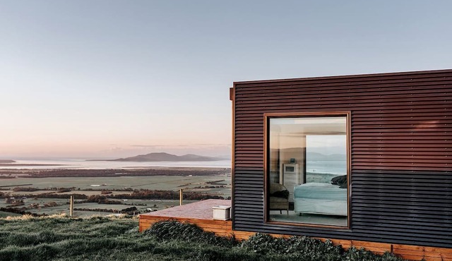 Secluded Hilltop Cabin with 360-Degree Views near Agnes Falls, Victoria