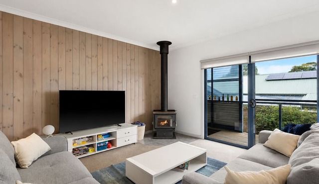 The Blue Pipi @ Venus Bay - Walk to beach/shops, pet friendly, free wifi.