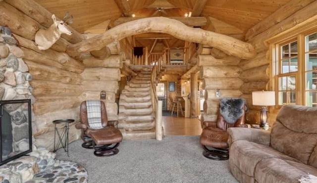 Rivers Edge Retreat-Hot Tub, Game Room, River View