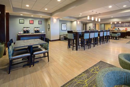 Hampton Inn Suites Fresno 